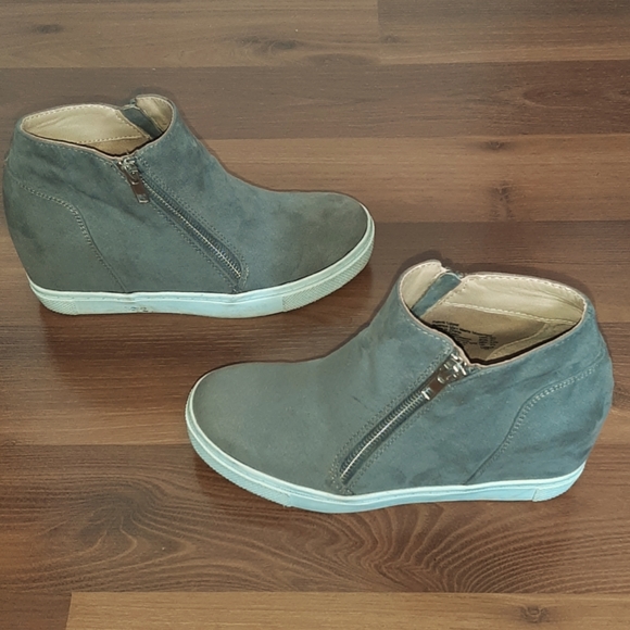 BRASH Faux Suede Hidden Wedge Zipped Booties - Women's Size 6.5 - Picture 1 of 11
